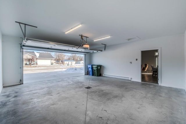 812 Parkside Lane, Charles City, IA 50616