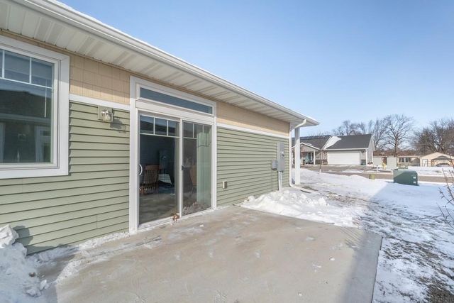 812 Parkside Lane, Charles City, IA 50616