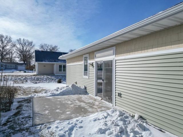 812 Parkside Lane, Charles City, IA 50616