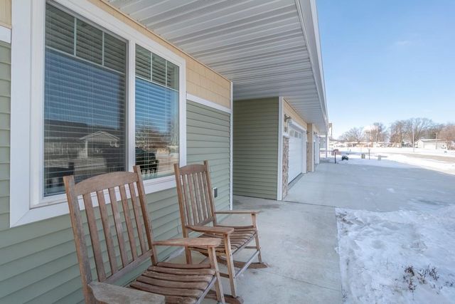 812 Parkside Lane, Charles City, IA 50616