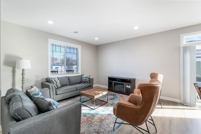 812 Parkside Lane, Charles City, IA 50616