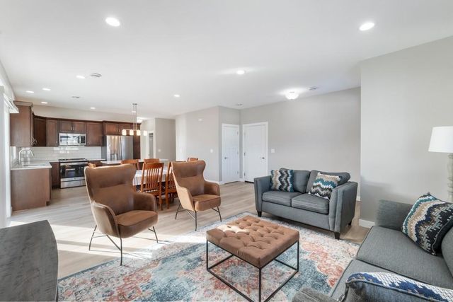 812 Parkside Lane, Charles City, IA 50616