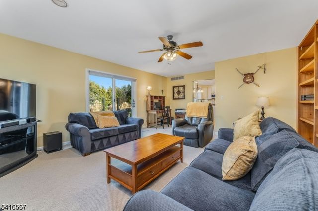 34 Aberdeen Circle, Raritan Twp., NJ 08822