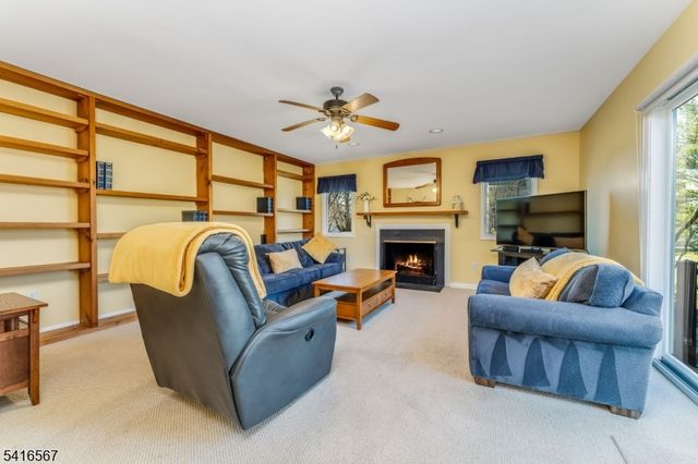 34 Aberdeen Circle, Raritan Twp., NJ 08822