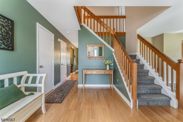 34 Aberdeen Circle, Raritan Twp., NJ 08822