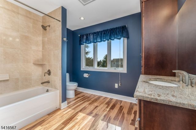 34 Aberdeen Circle, Raritan Twp., NJ 08822