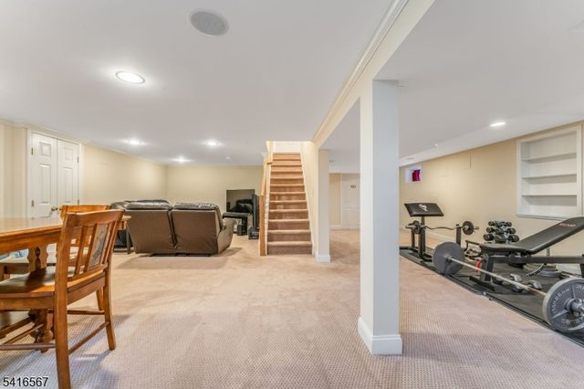 34 Aberdeen Circle, Raritan Twp., NJ 08822