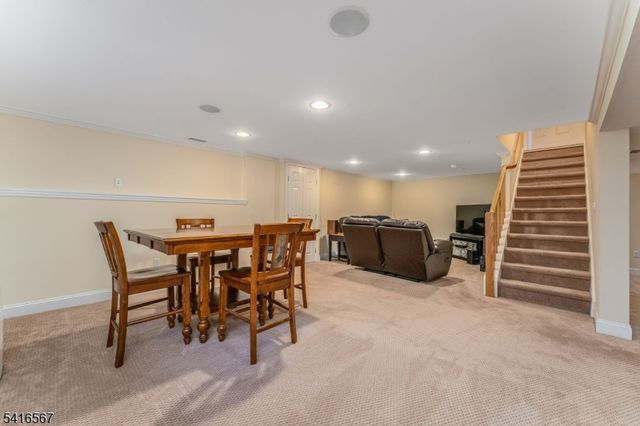 34 Aberdeen Circle, Raritan Twp., NJ 08822