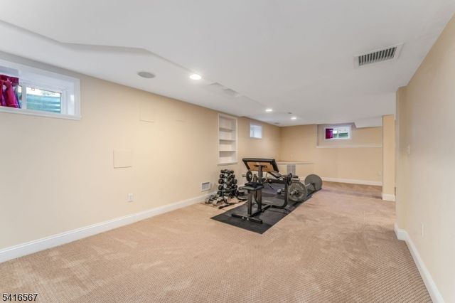 34 Aberdeen Circle, Raritan Twp., NJ 08822