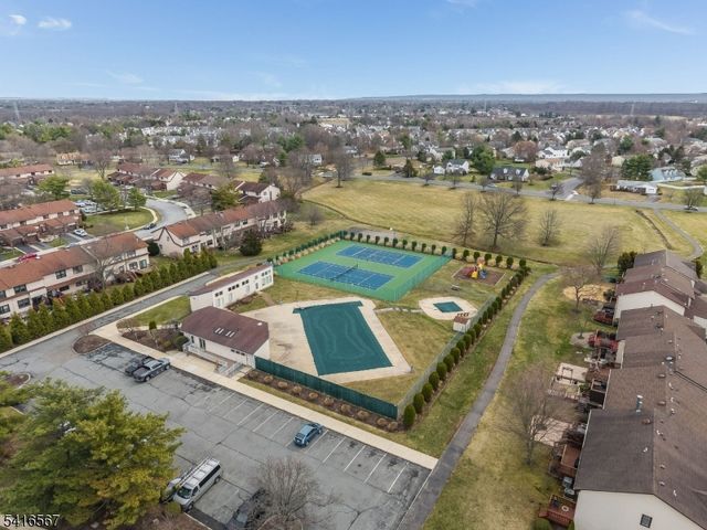 34 Aberdeen Circle, Raritan Twp., NJ 08822