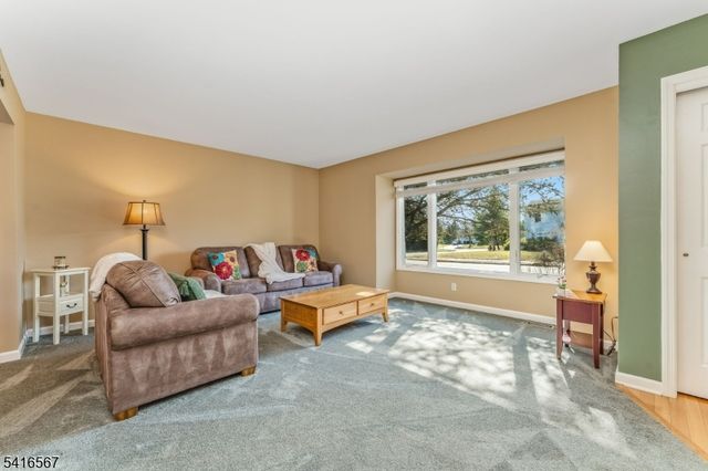 34 Aberdeen Circle, Raritan Twp., NJ 08822