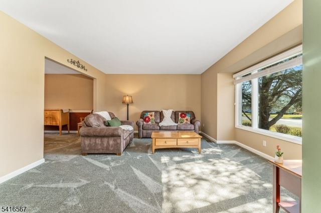 34 Aberdeen Circle, Raritan Twp., NJ 08822