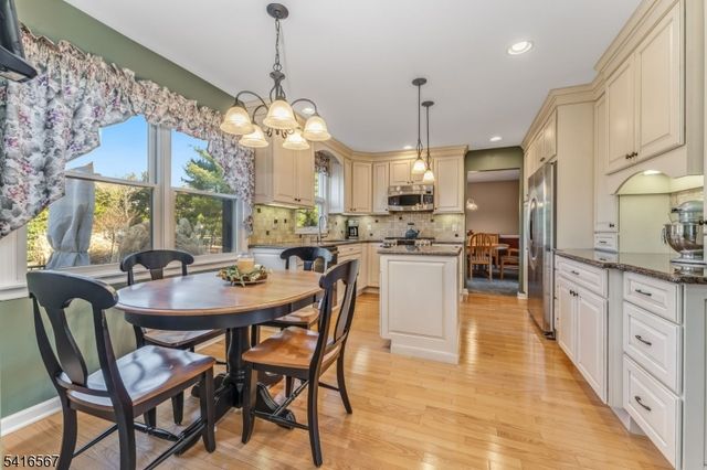 34 Aberdeen Circle, Raritan Twp., NJ 08822