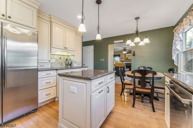 34 Aberdeen Circle, Raritan Twp., NJ 08822