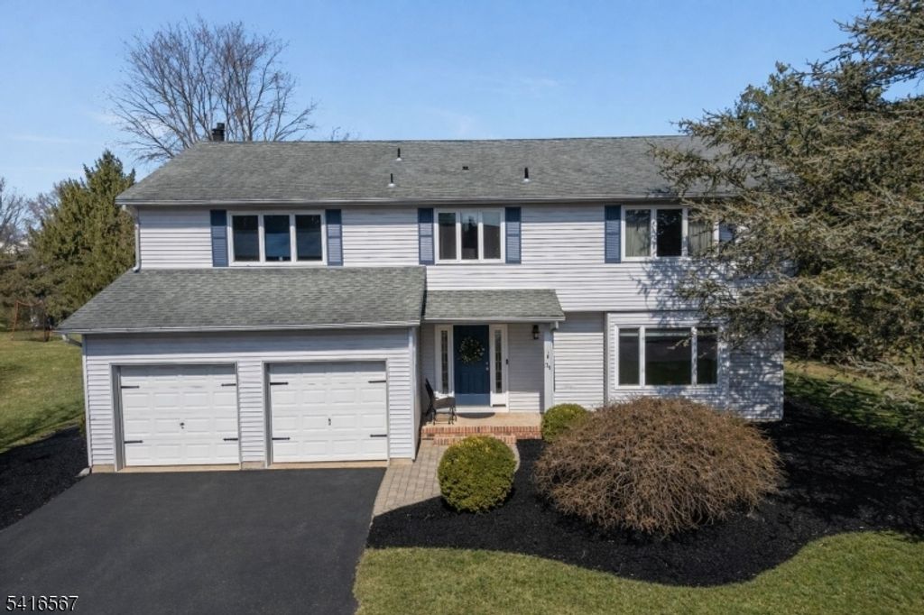 34 Aberdeen Circle, Raritan Twp., NJ 08822