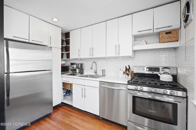 39 Manor Drive, Red Bank, NJ 07701