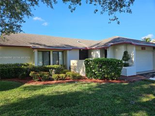 10301 Greenbriar Ct, Boca Raton, FL 33498
