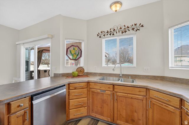 1728 DALLAS ST, Syracuse, UT 84075