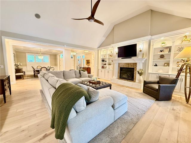 912 Champlain Pl, Adams Twp, PA 15044