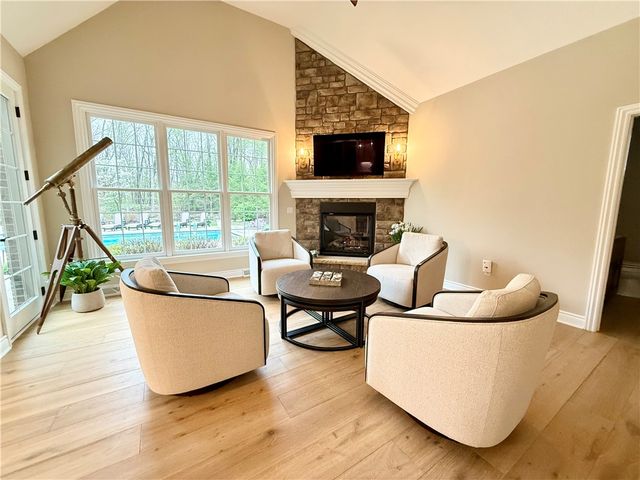 912 Champlain Pl, Adams Twp, PA 15044