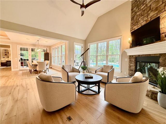 912 Champlain Pl, Adams Twp, PA 15044