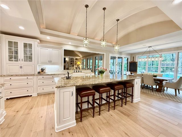 912 Champlain Pl, Adams Twp, PA 15044