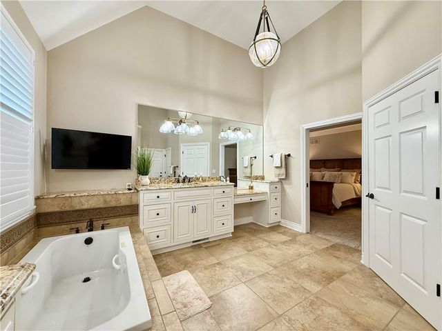 912 Champlain Pl, Adams Twp, PA 15044