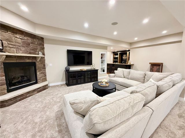 912 Champlain Pl, Adams Twp, PA 15044