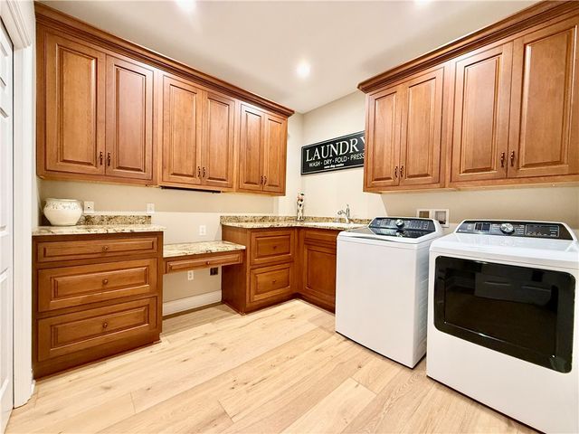 912 Champlain Pl, Adams Twp, PA 15044