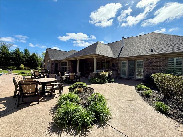 912 Champlain Pl, Adams Twp, PA 15044