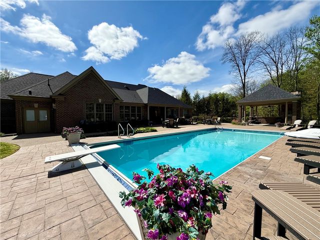 912 Champlain Pl, Adams Twp, PA 15044