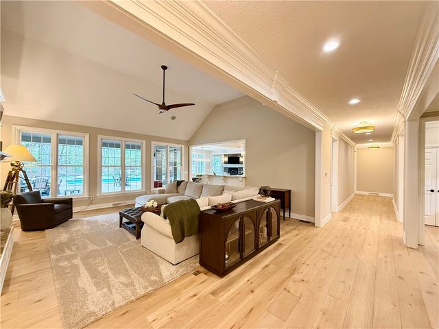 912 Champlain Pl, Adams Twp, PA 15044
