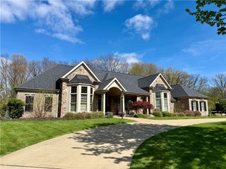 912 Champlain Pl, Adams Twp, PA 15044