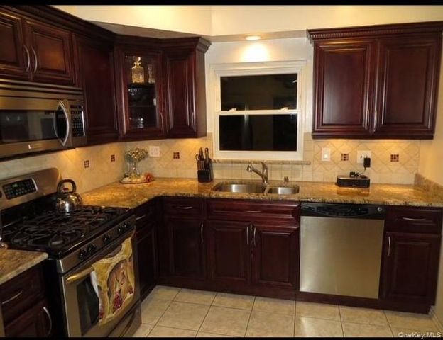166-12 Union Turnpike, Fresh Meadows, NY 11366