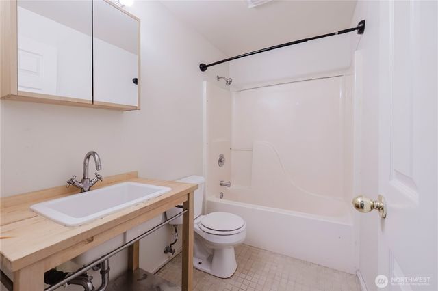 7201 9th Court SE, Lacey, WA 98503