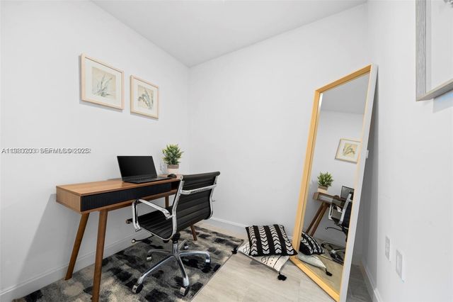 45 SW 9th St 1403, Miami, FL 33130