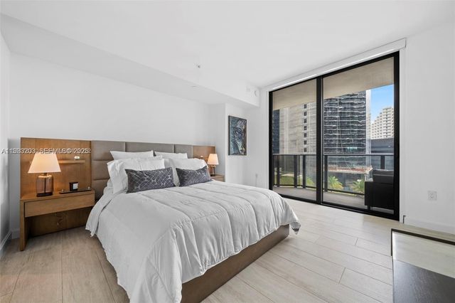 45 SW 9th St 1403, Miami, FL 33130