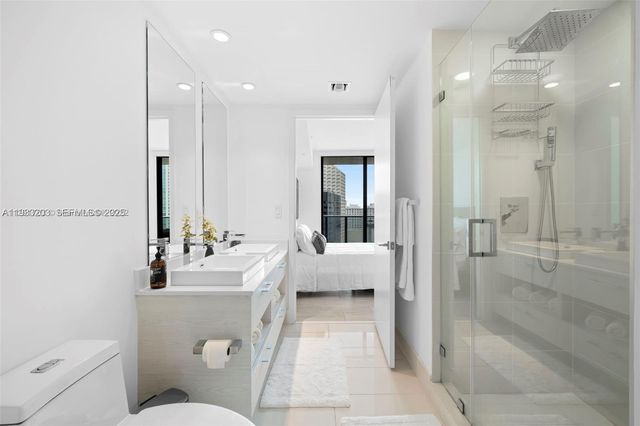 45 SW 9th St 1403, Miami, FL 33130