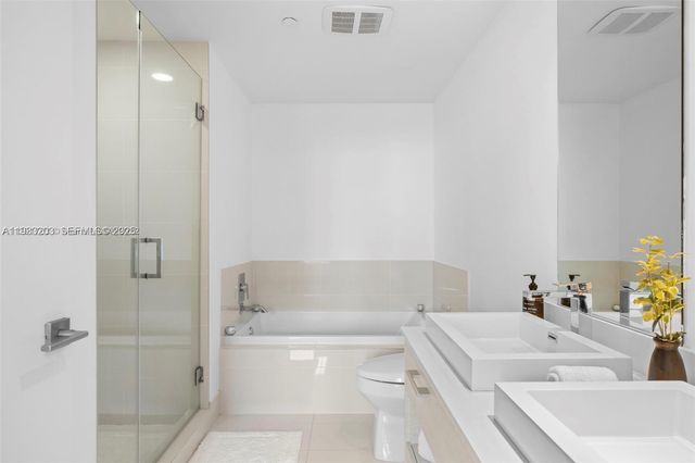 45 SW 9th St 1403, Miami, FL 33130