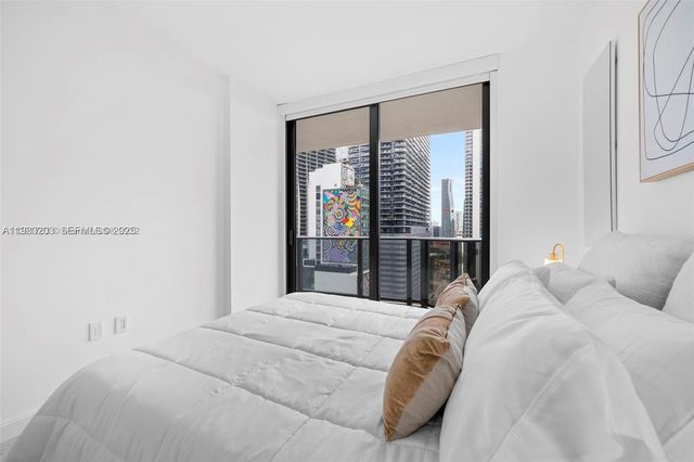 45 SW 9th St 1403, Miami, FL 33130