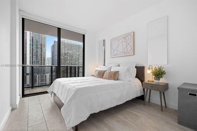 45 SW 9th St 1403, Miami, FL 33130