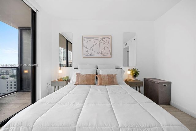 45 SW 9th St 1403, Miami, FL 33130