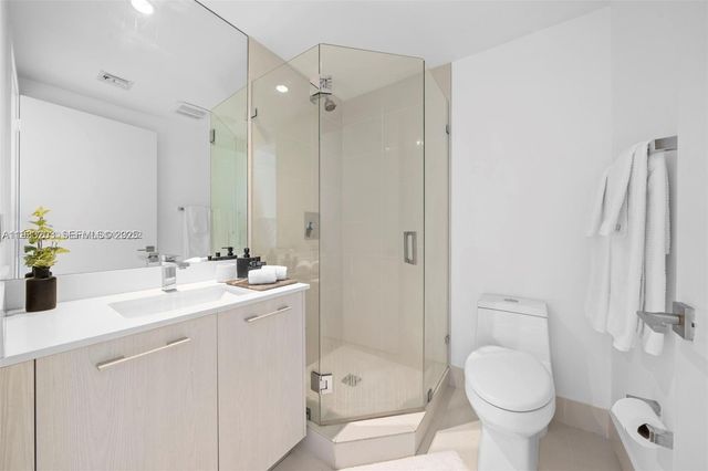 45 SW 9th St 1403, Miami, FL 33130