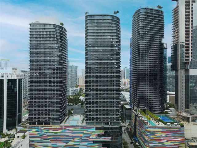 45 SW 9th St 1403, Miami, FL 33130