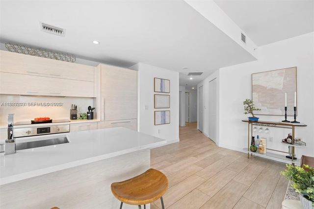 45 SW 9th St 1403, Miami, FL 33130