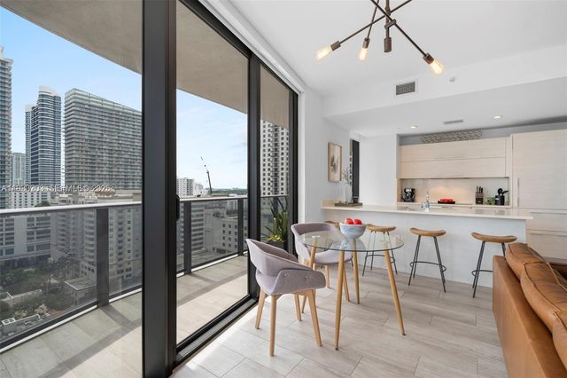 45 SW 9th St 1403, Miami, FL 33130