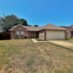 4808 Waxwing Drive, Arlington, TX 76018
