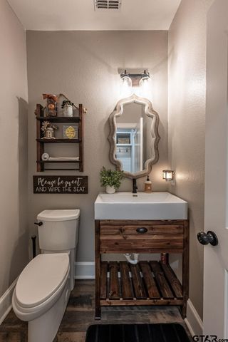18348 N Lakeview Drive, Troup, TX 75789