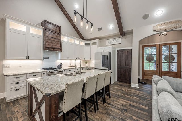 18348 N Lakeview Drive, Troup, TX 75789