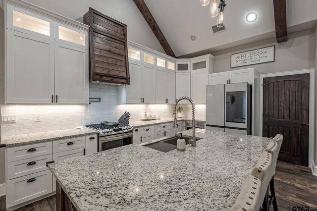 18348 N Lakeview Drive, Troup, TX 75789
